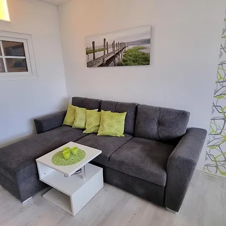 Apartment H08-008 *